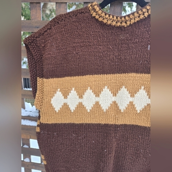 Vintage Hand Knit Vest - Picture 6 of 7